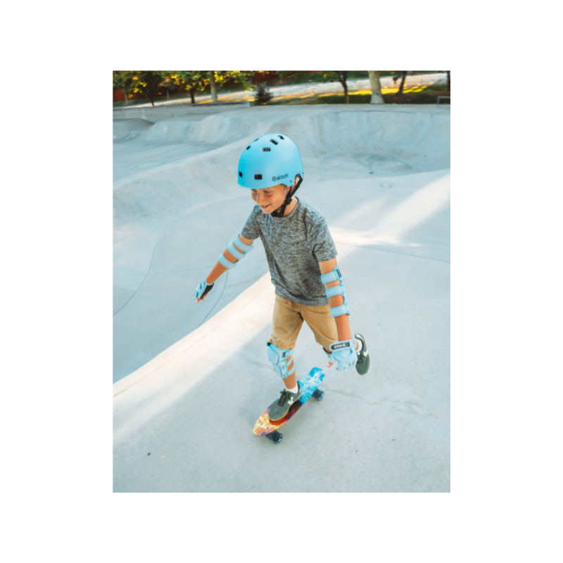 SKITCH® LED+ FIRE & ICE Skateboard For Kids And Beginners Mini Cruiser Board Gift Set (LED ON/OFF)