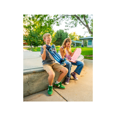 SKITCH® LED+ MINT GREEN Skateboard For Kids And Beginners Mini Cruiser Board Gift Set (LED ON/OFF)